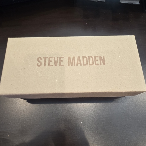 Steve Madden Leather Black HOKU womens slides Size 7.5 - Picture 10 of 10